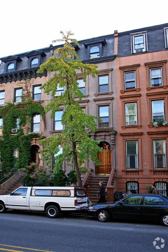 Building Photo - 39 7th Ave