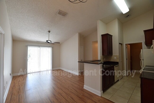 Building Photo - 2504 Grassy Point Dr