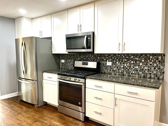 Building Photo - 550 Milton Ln