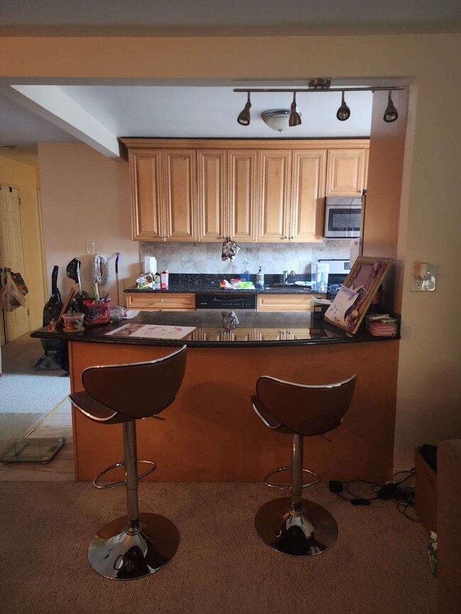 Building Photo - 2 Sadore Ln