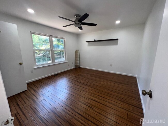 Foto del edificio - 68 Delancy Ct