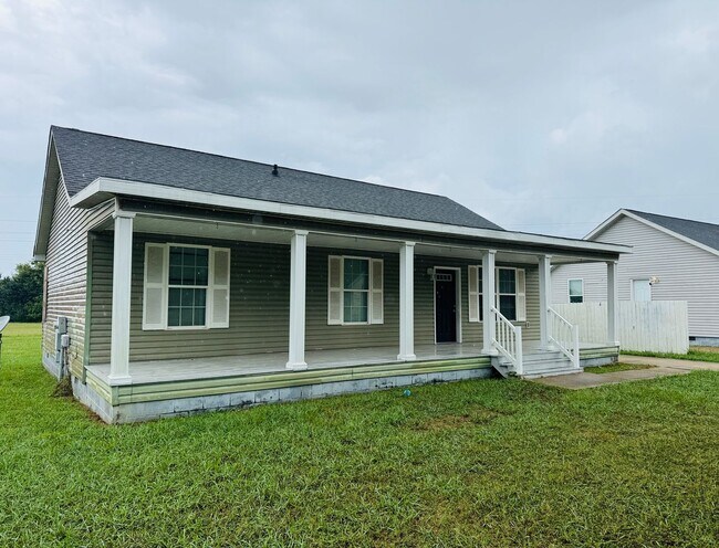 Foto del edificio - Charming 3-Bed, 2-Bath Home with Spacious ...