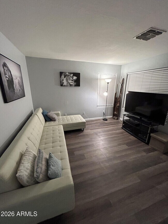 Foto del edificio - 10826 W Wilshire Dr