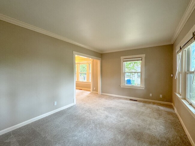 Building Photo - Charming North Seattle 3bd, 2bth Home, $3,...
