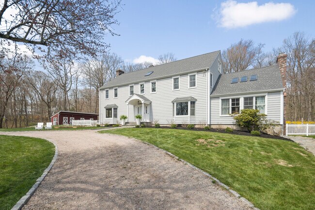 Foto del edificio - 784 Smith Ridge Rd