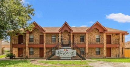 Building Photo - 16 Tulip Ave
