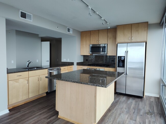 Building Photo - 9725 Woods Dr