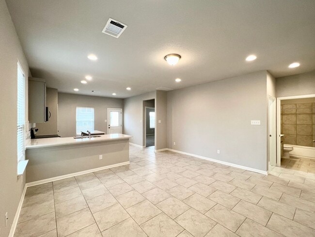 Building Photo - Home for lease