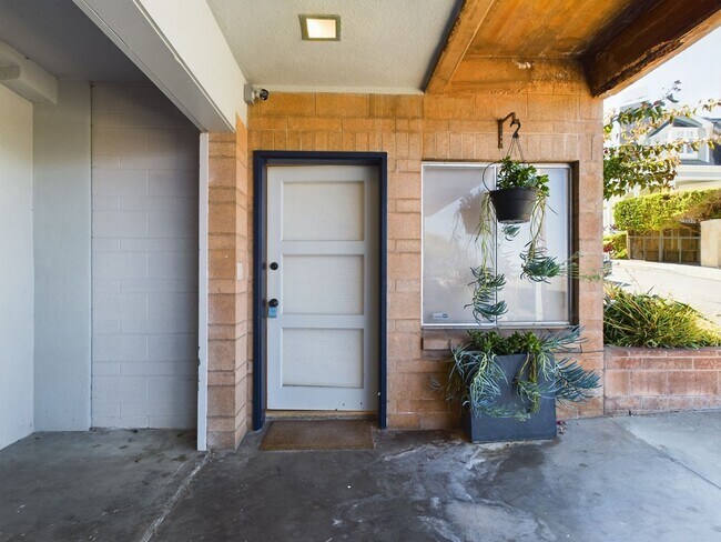 Foto del edificio - Beautifully remodeled studio downtown PG