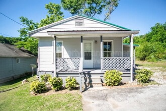 Building Photo - 4645 Anderson Pl
