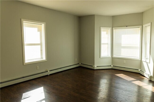 Foto del edificio - 287 Manton Ave