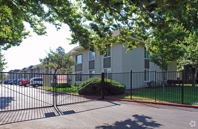 Building Photo - Willow Tree Apartments