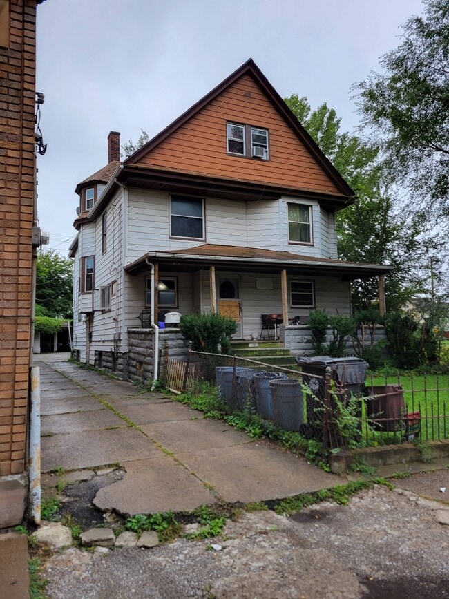 Building Photo - 6914 Saint Clair Ave