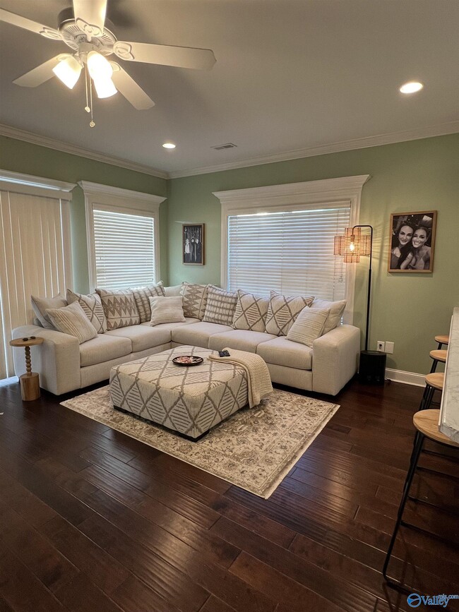 Building Photo - 5835 Bay Village Dr