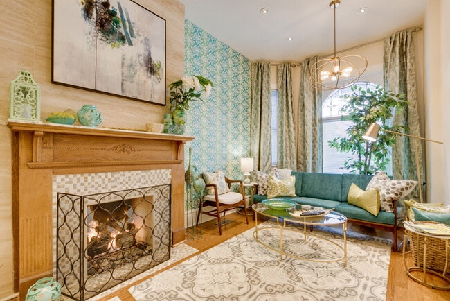 Building Photo - 235 Markham St