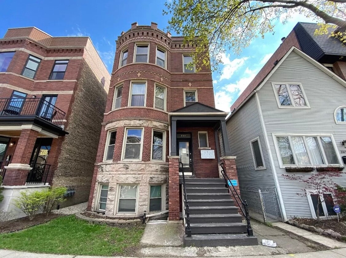 Exterior - 2317 W Roscoe St