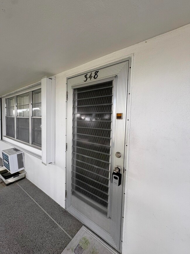 Building Photo - 348 Windsor O