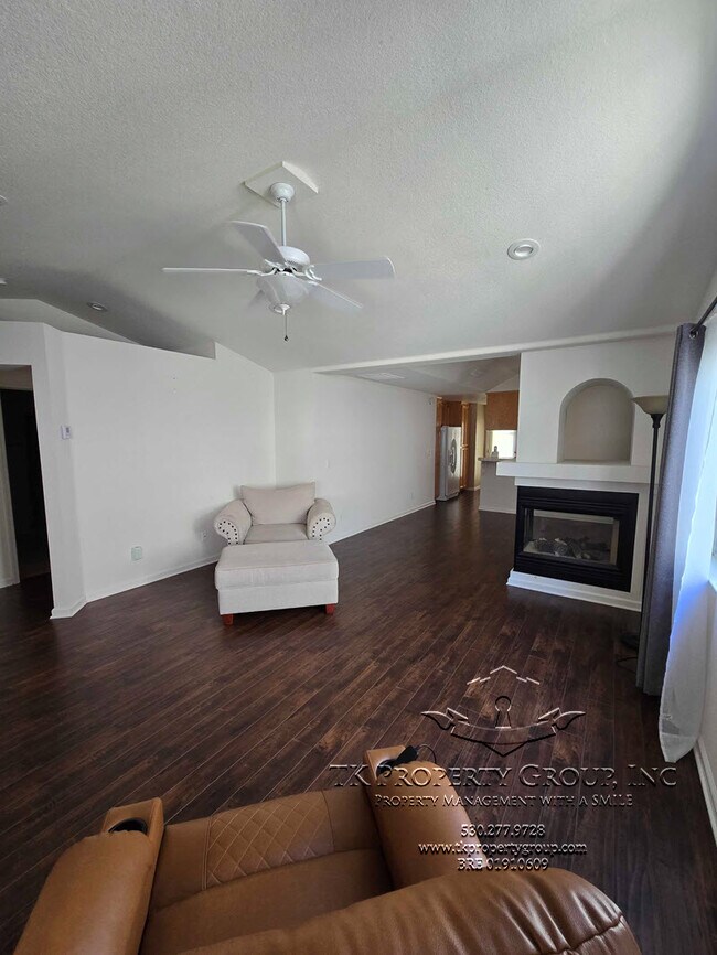 Foto del edificio - 127 Windsor Ln