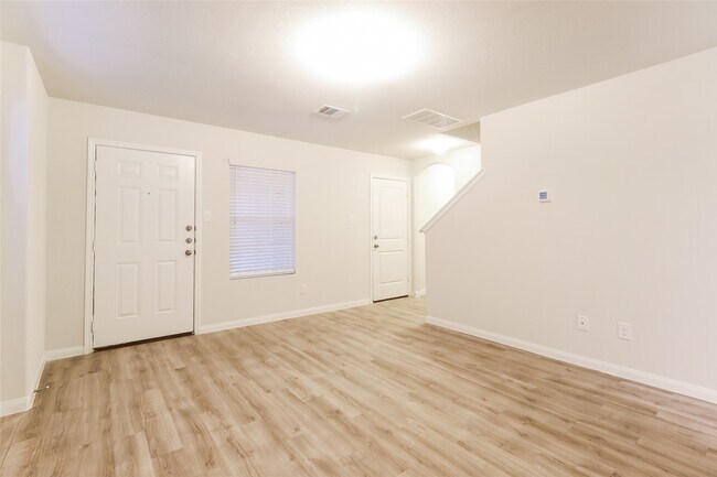 Foto del edificio - 196 Spring Meadows Cir
