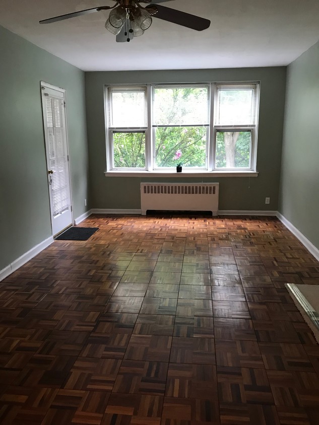 Primary Photo - 920 Pelhamdale Ave