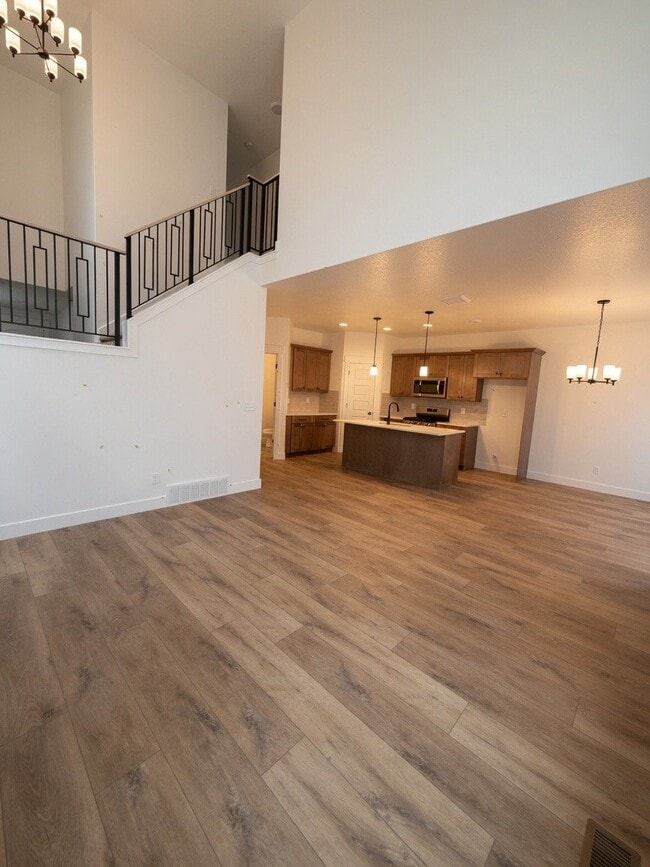 Building Photo - 4387 Templar Dr