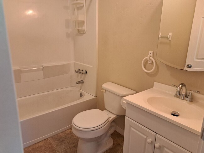 Foto del edificio - Green area 3 Bedroom 2 Bath with Garage