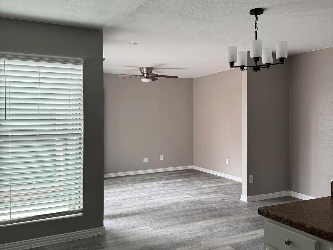 Foto principal - Affordable studio condo with shower-only b...