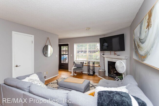 Building Photo - 3 br, 3 bath House - 1640 Maitland Court