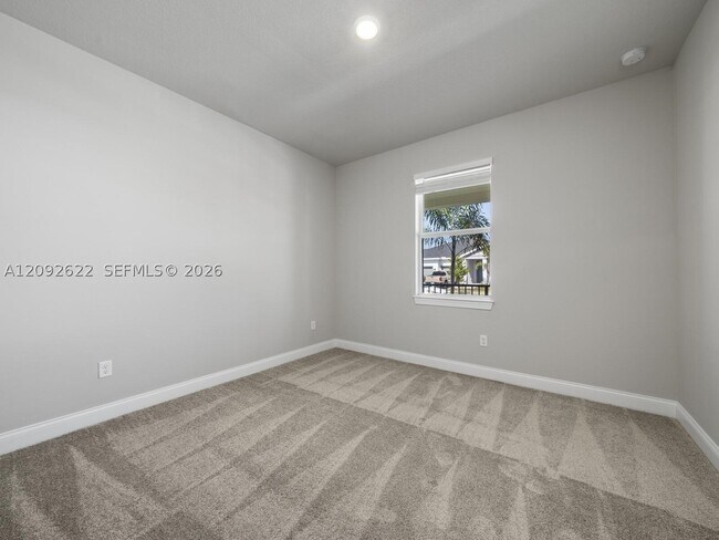 Building Photo - 6712 Cloverdale Ave