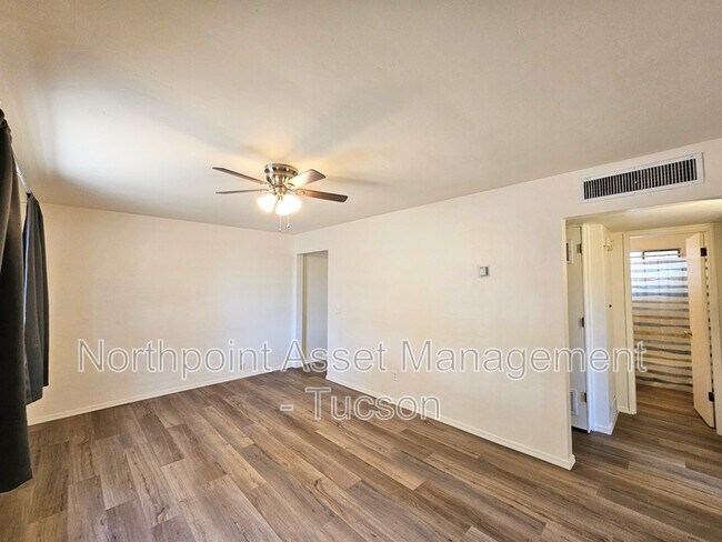 Foto del edificio - 4608 E 24th St