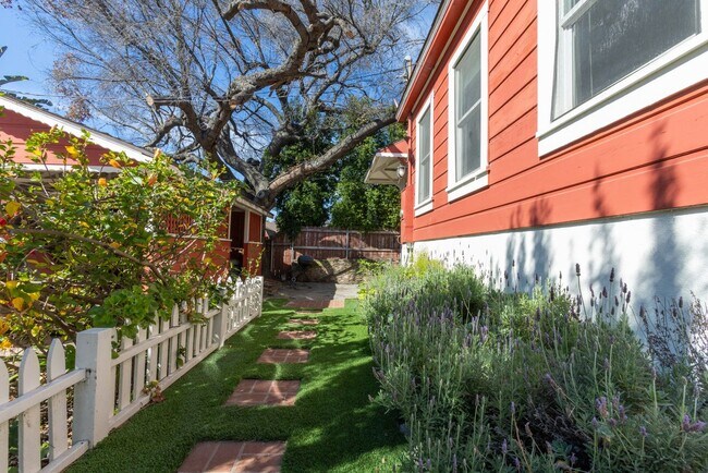 Foto del edificio - 703 Manzanita Ave