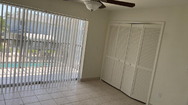 Foto del edificio - 5028 Chiquita Blvd S