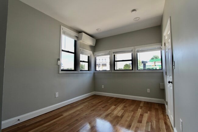 Building Photo - 246 Main St