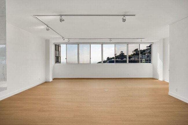 Building Photo - 17352 Sunset Blvd