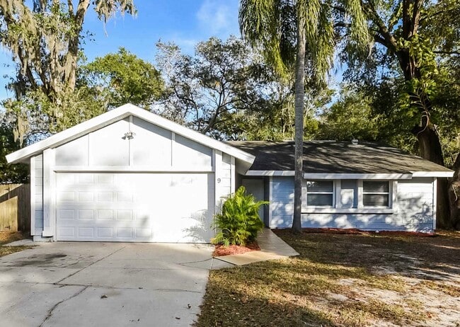 Building Photo - 10535 Hollyglen Dr