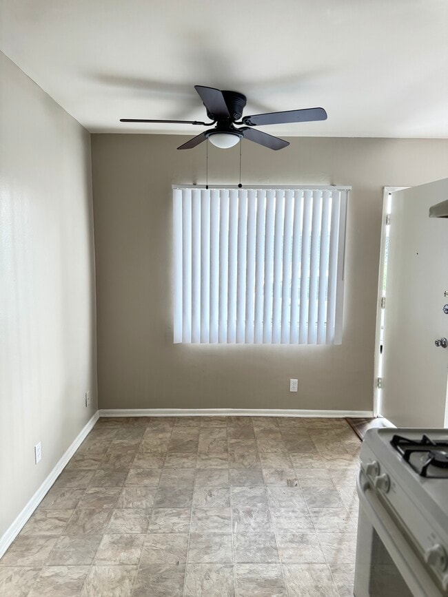 Foto del edificio - 6112 Vineland Ave