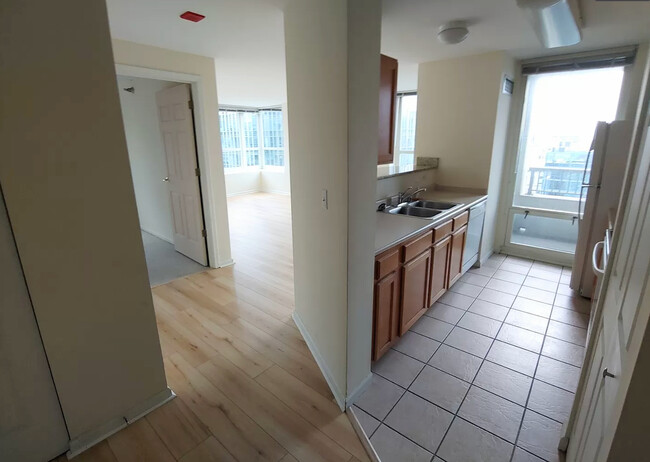Building Photo - 345 N La Salle Dr