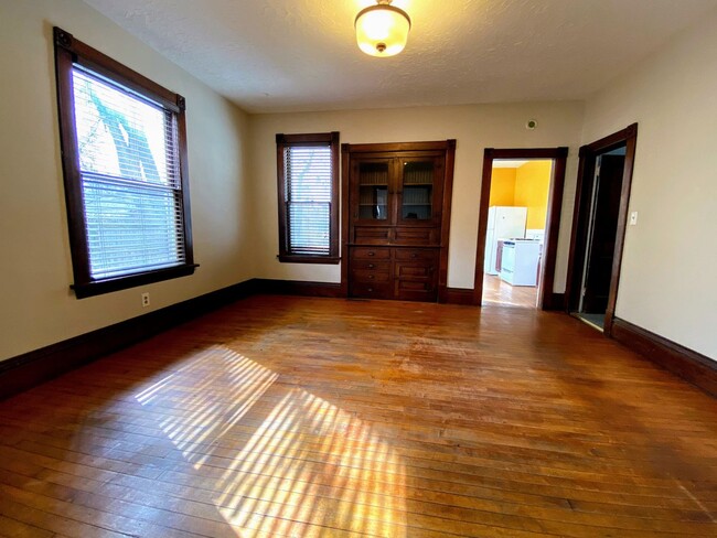 Building Photo - 719 Livingston NE