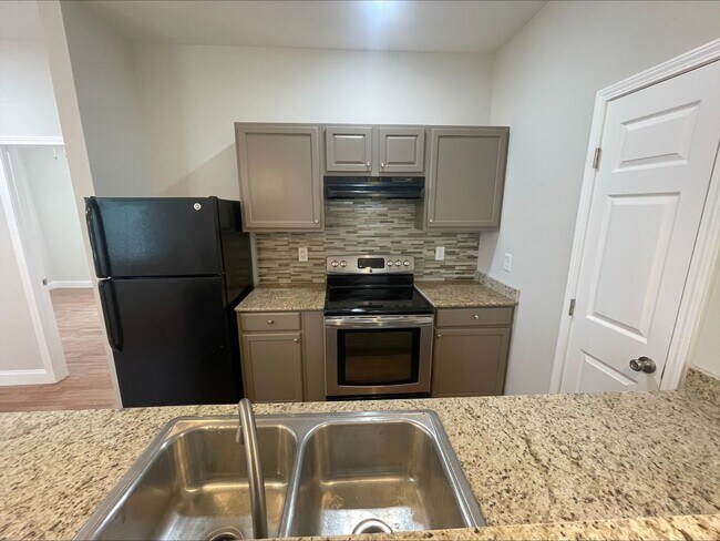 Building Photo - Beautifully remodeled, three bedroom, one ...