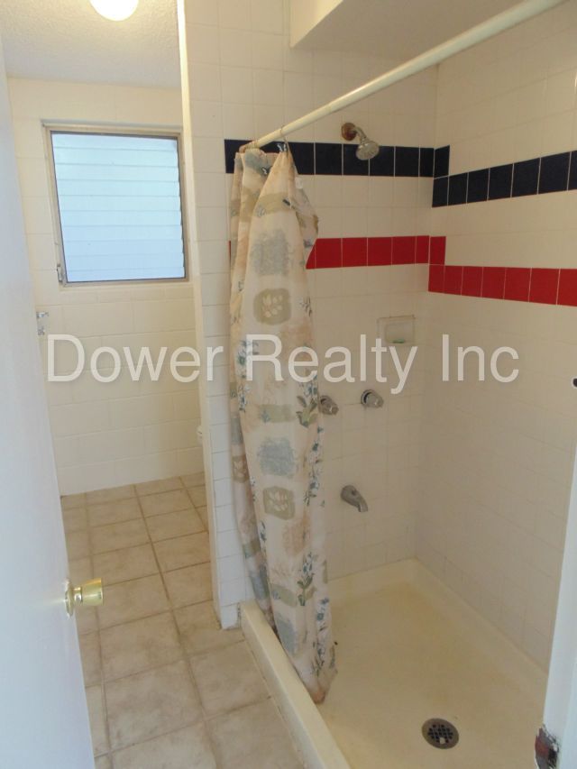 Building Photo - 915 Hikina Ln