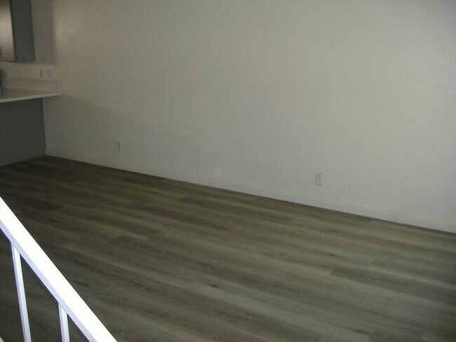 Building Photo - 28701 Calle Del Lago