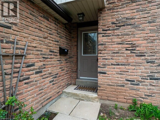 Photo du bâtiment - 680 Regency Ct