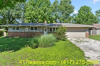 Building Photo - 203 S White Oak Ave
