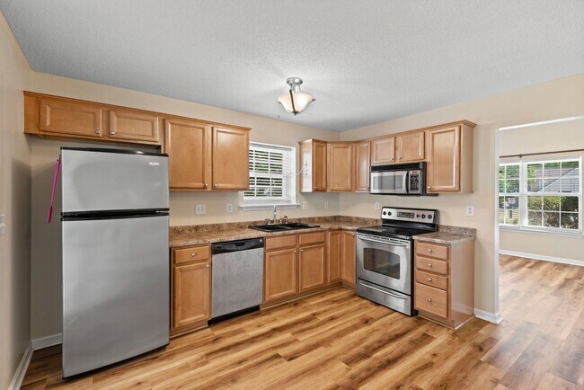 Foto del edificio - Single Family Home: Available Now