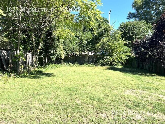 Foto del edificio - 1827 Mecklenburg Ave