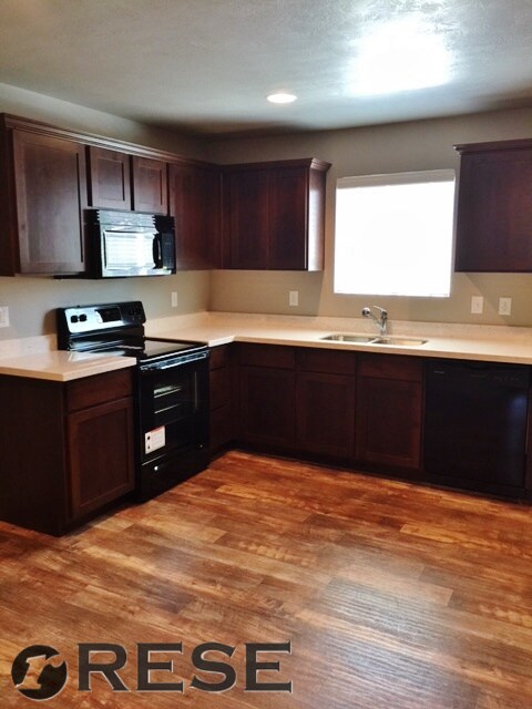 Foto del edificio - Awesome Vineyard THouse w attached one car garage