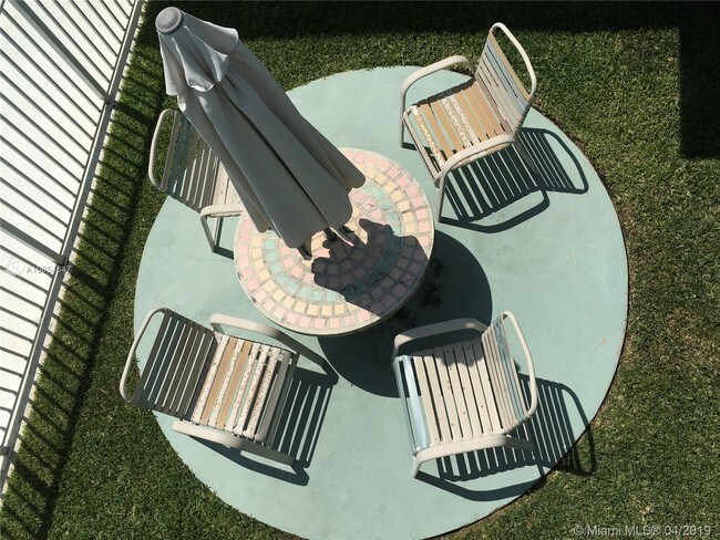 Foto del edificio - 2050 NE 39th St