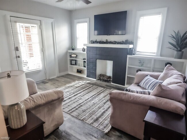 Building Photo - 2 br, 1 bath Duplex - 1310 15th Street 1