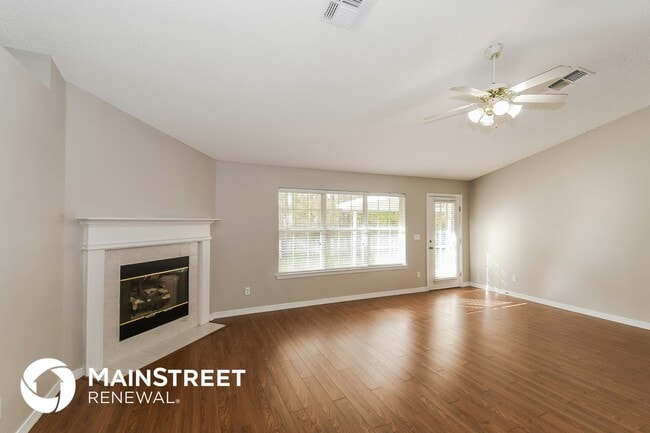 Foto del edificio - 10450 McGirts Creek Dr