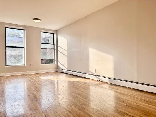 Building Photo - 386 Manhattan Ave